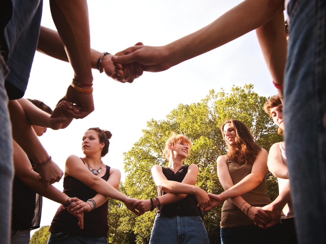 How to Build Belonging Through Recognition in Hybrid Workplaces
